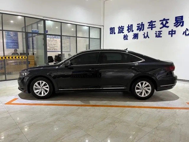 Volkswagen Passat — Фото автомобиля 7