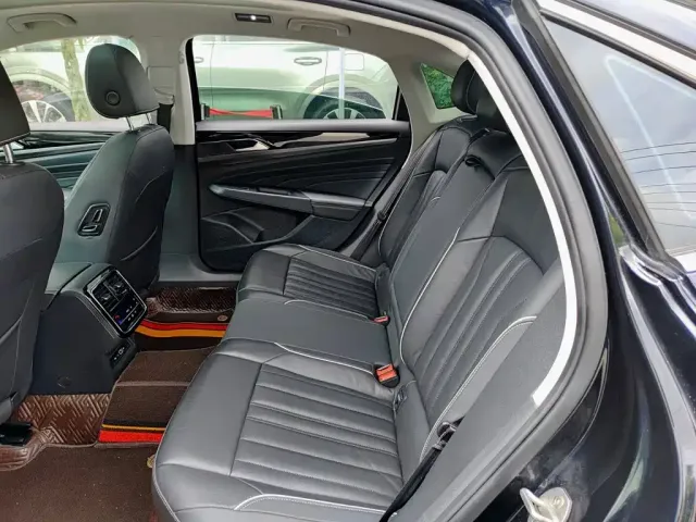 Volkswagen Passat — Фото автомобиля 8