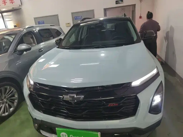 Chevrolet Equinox Plus — Фото автомобиля 2