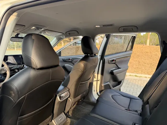 Toyota Highlander — Фото автомобиля 16