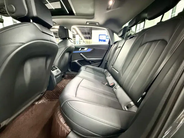 Audi Audi A4L 2025 2 Million Celebration Edition 40 TFSI Fashion Dynamic — Фото автомобиля 8