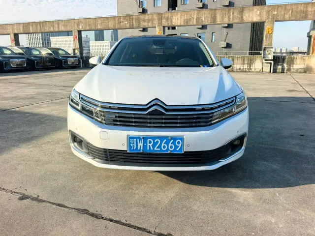 Citroen C6 — Фото автомобиля 2