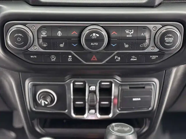 Jeep Wrangler — Фото автомобиля 20