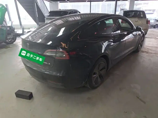 Tesla Model 3 — Фото автомобиля 6