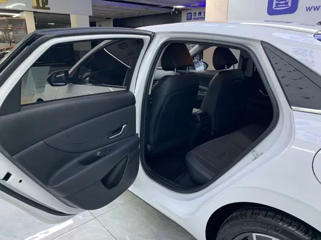 Hyundai Elantra — Фото автомобиля 13