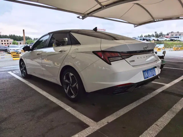 Hyundai Elantra — Фото автомобиля 17