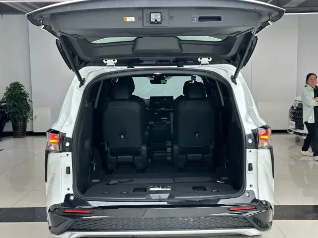 Toyota Granvia — Фото автомобиля 18
