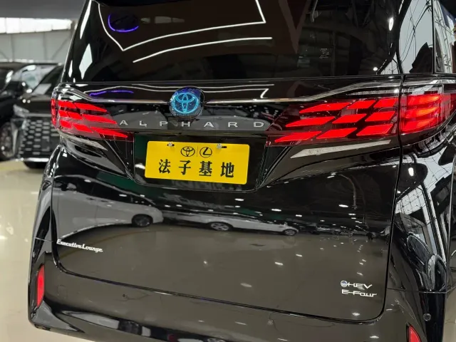 Toyota Alphard — Фото автомобиля 29