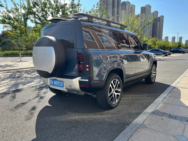 Land Rover Defender — Фото автомобиля 6