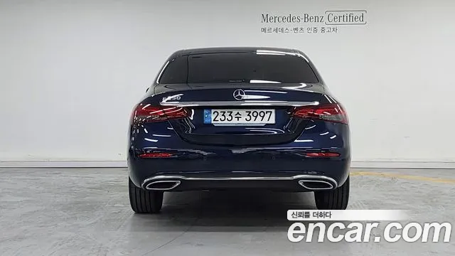 Mercedes-Benz E-Class — Фото автомобиля 4