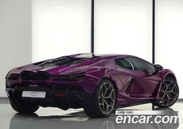 Lamborghini Revuelto — Фото автомобиля 3