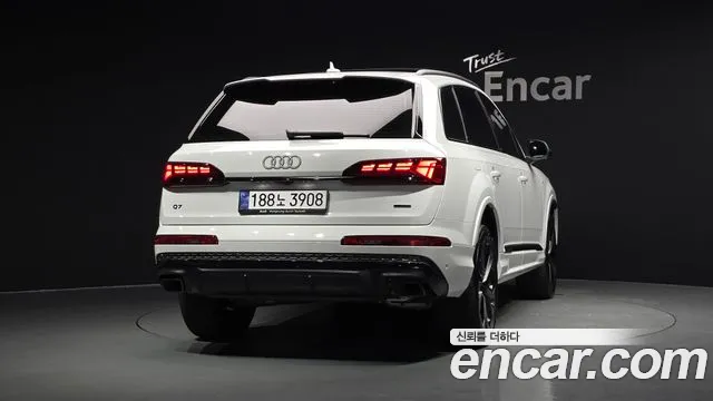 Audi Q7 — Фото автомобиля 4