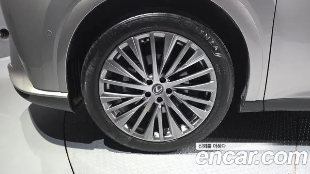 Lexus RX — Фото автомобиля 5