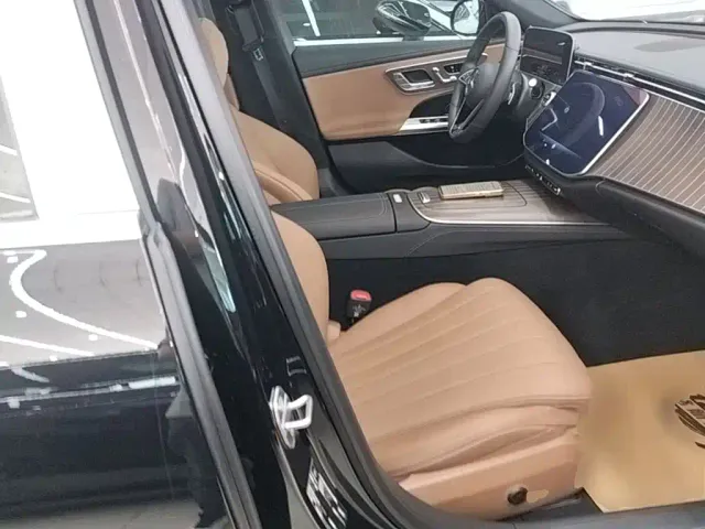 Mercedes-Benz E-Class — Фото автомобиля 24