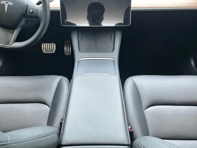 Tesla Model 3 — Фото автомобиля 7