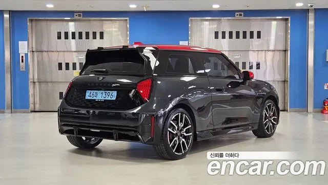 MINI Cooper Generation 4 — Фото автомобиля 2