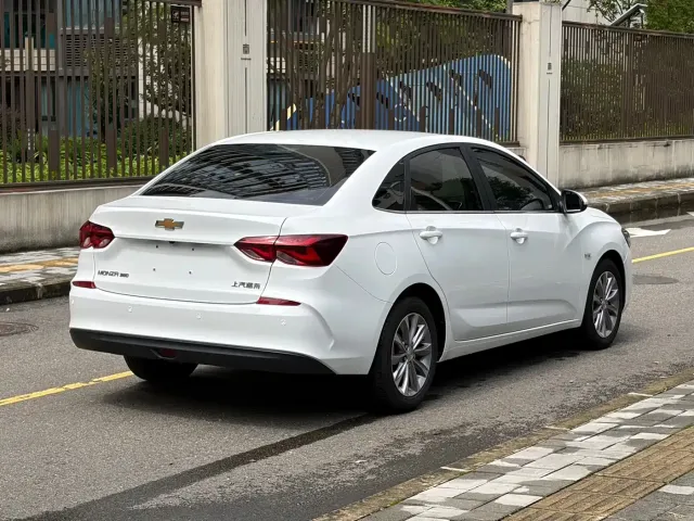 Chevrolet Monza — Фото автомобиля 10