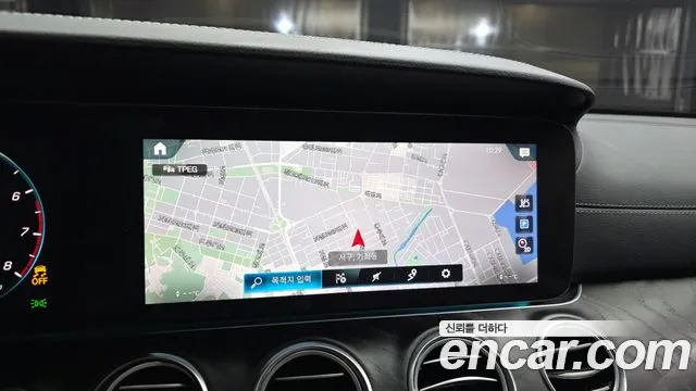 Mercedes-Benz E-Class — Фото автомобиля 21