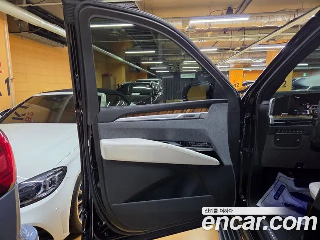 Cadillac Escalade Generation 5 — Фото автомобиля 14