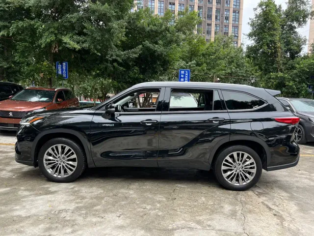 Toyota Highlander — Фото автомобиля 6