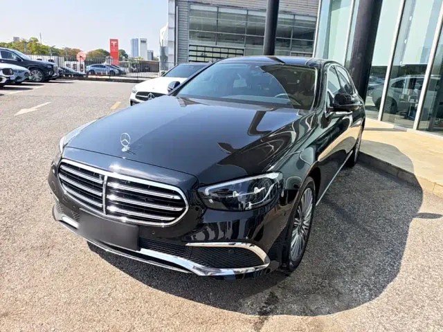 Фотография автомобиля — Mercedes-Benz E-Class