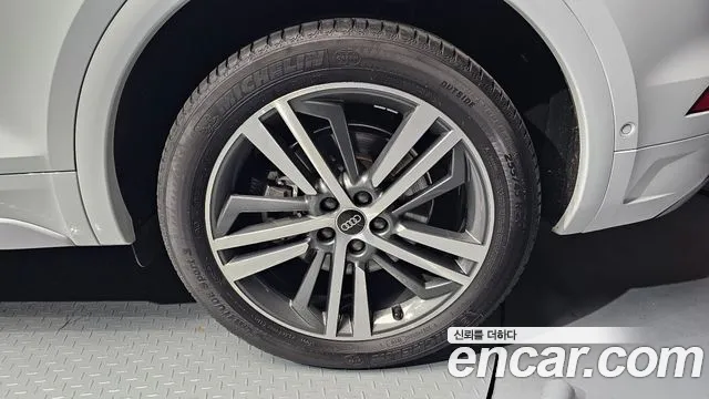 Audi Q5 45 TFSI quattro Premium — Фото автомобиля 21