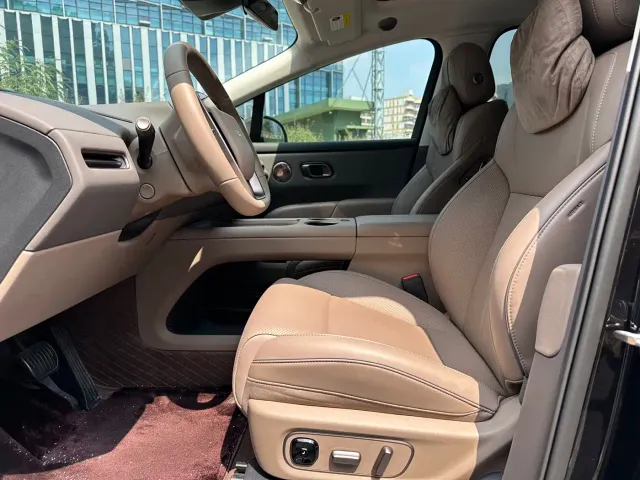 Li Auto i8 — Фото автомобиля 3