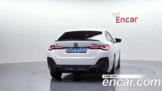 BMW i4 — Фото автомобиля 4