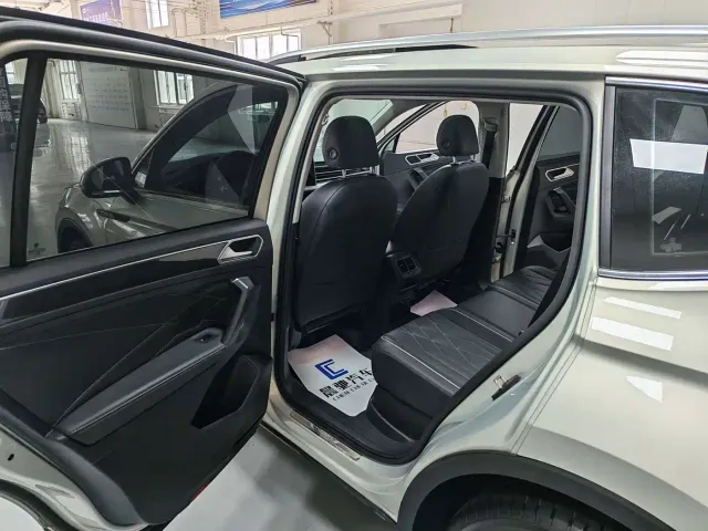 Volkswagen Tiguan L — Фото автомобиля 12