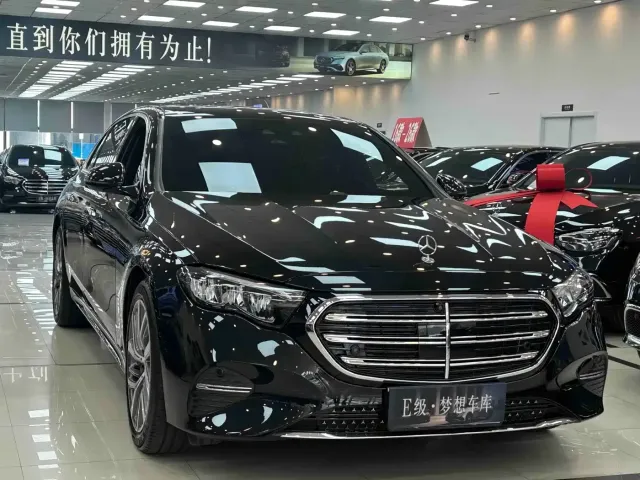 Mercedes-Benz E-Class — Фото автомобиля 3