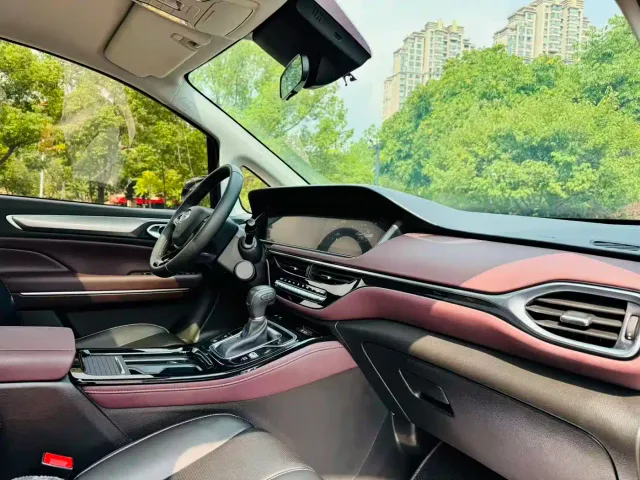 GAC Trumpchi M6 — Фото автомобиля 10