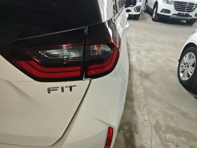 Honda Fit — Фото автомобиля 7