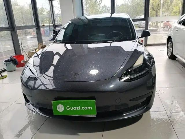 Tesla Model 3 — Фото автомобиля 2