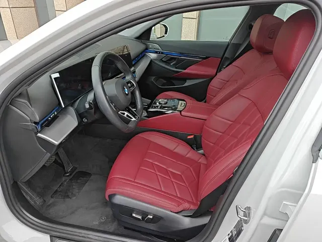 BMW 5 Series — Фото автомобиля 9