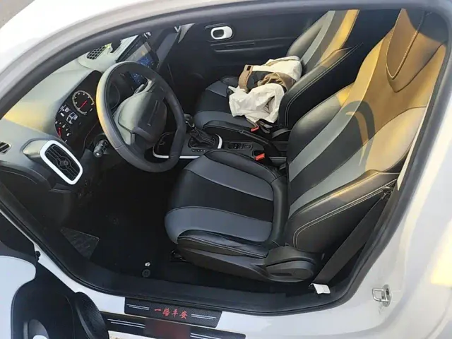 Roewe Clever — Фото автомобиля 14