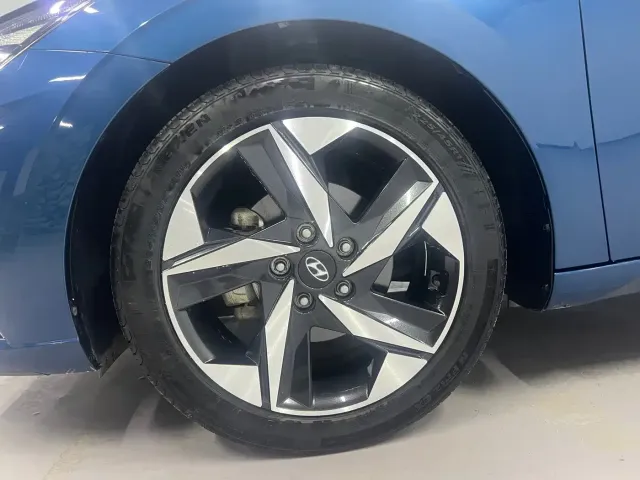 Hyundai Elantra 2022 1.5L CVT LUX Premium Edition — Фото автомобиля 6
