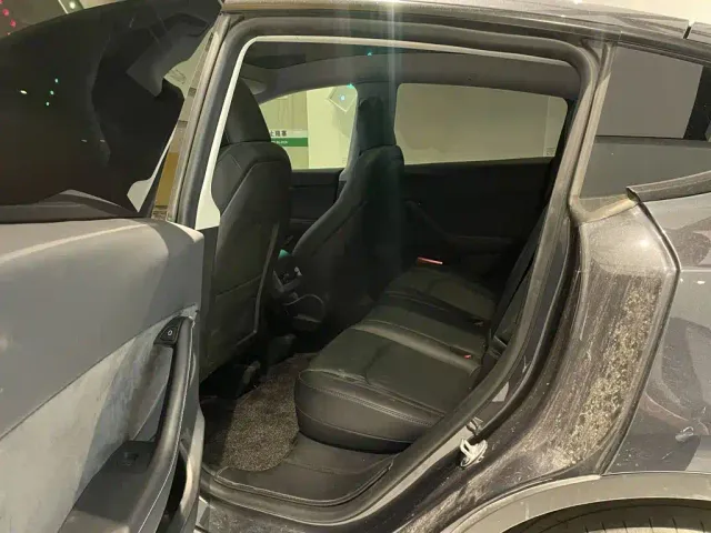 Tesla Model Y — Фото автомобиля 16