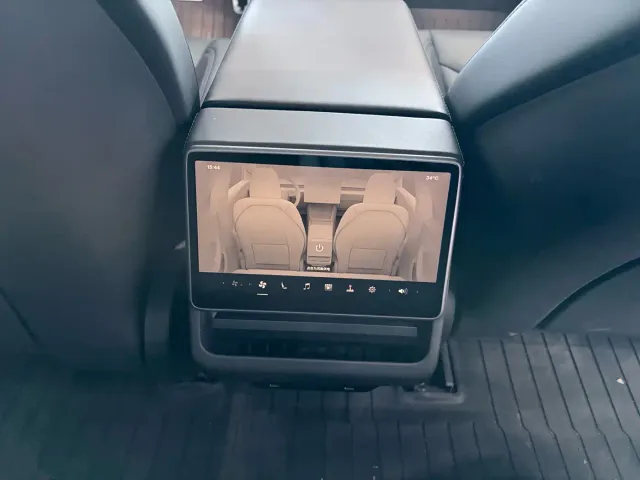 Tesla Model 3 — Фото автомобиля 17