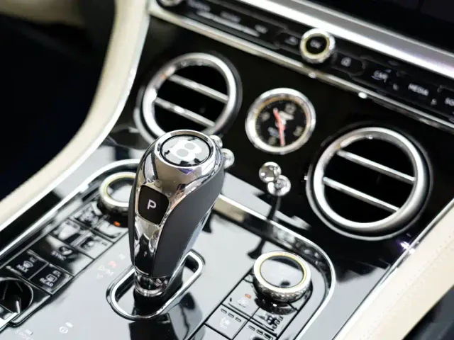 Bentley Continental — Фото автомобиля 19