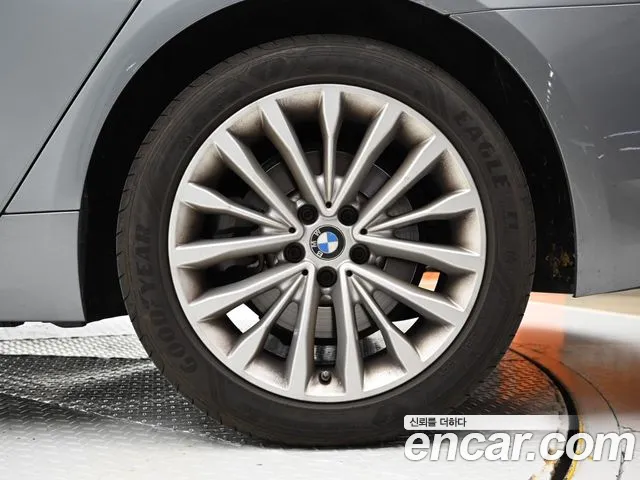 BMW 5 Series G30 — Фото автомобиля 5