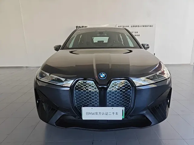 BMW iX — Фото автомобиля 2
