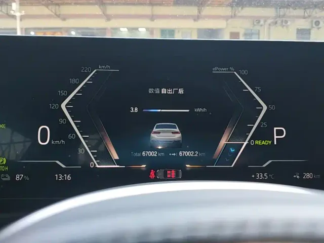 BMW i3 — Фото автомобиля 11