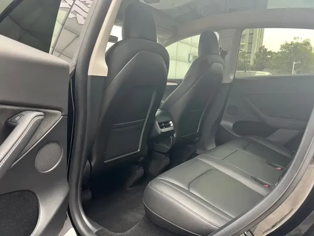 Tesla Model Y — Фото автомобиля 7