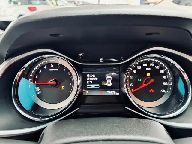 Chevrolet Orlando — Фото автомобиля 9