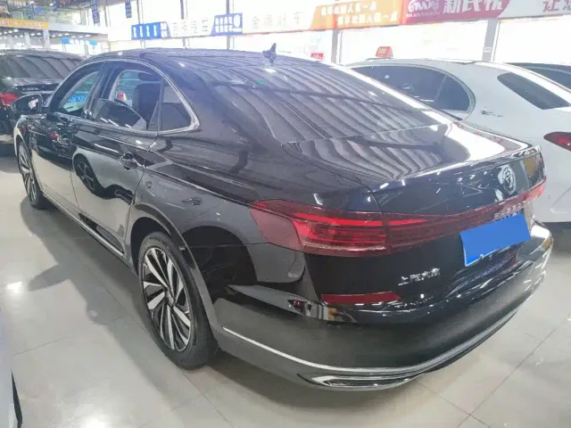 Volkswagen Passat — Фото автомобиля 16