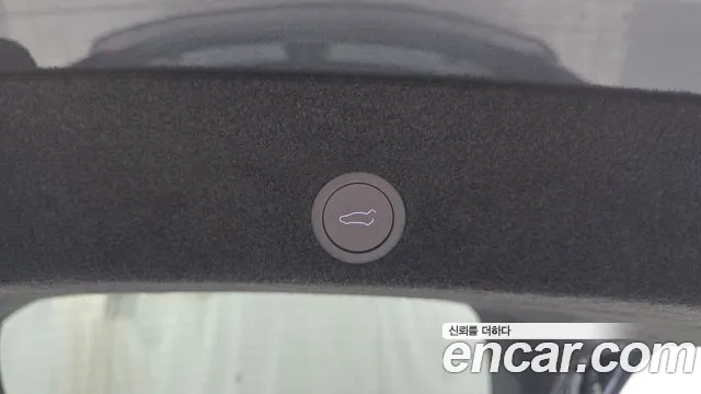 Tesla Model Y — Фото автомобиля 30