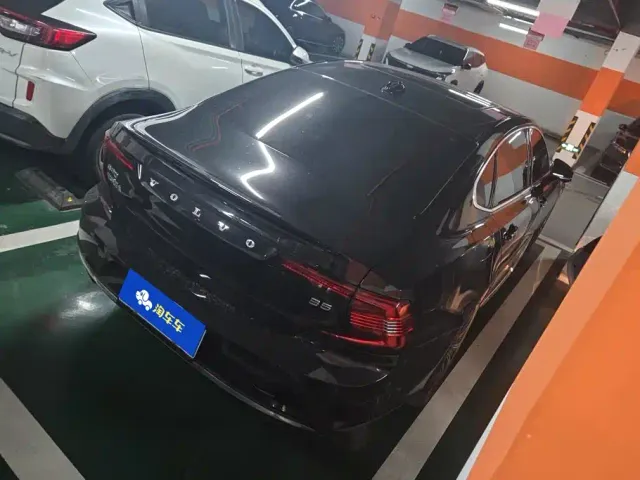 Volvo S90 — Фото автомобиля 3