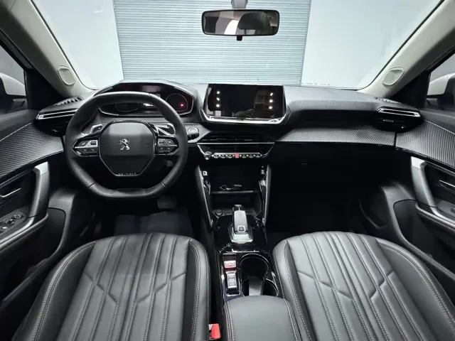 Peugeot 2008 — Фото автомобиля 8
