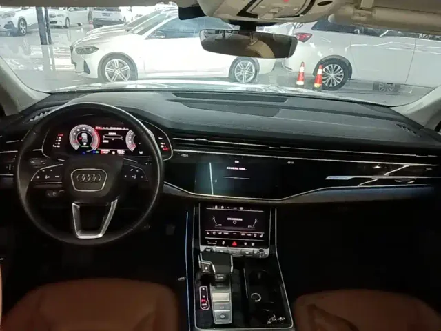 Audi Q7 — Фото автомобиля 9