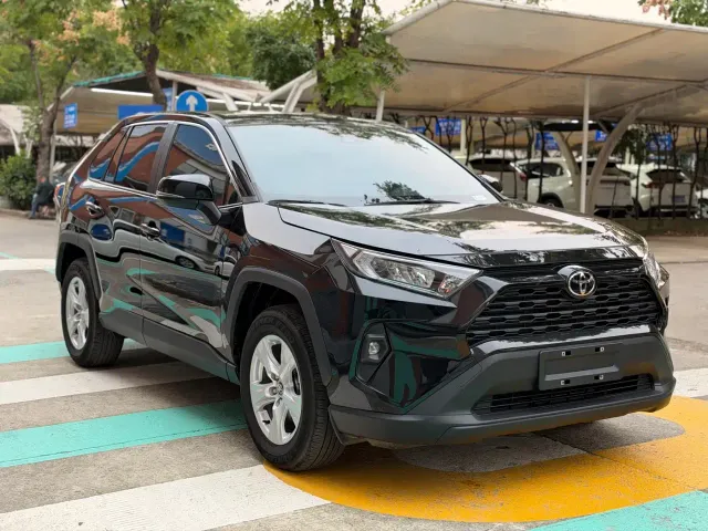 Toyota RAV4 — Фото автомобиля 3